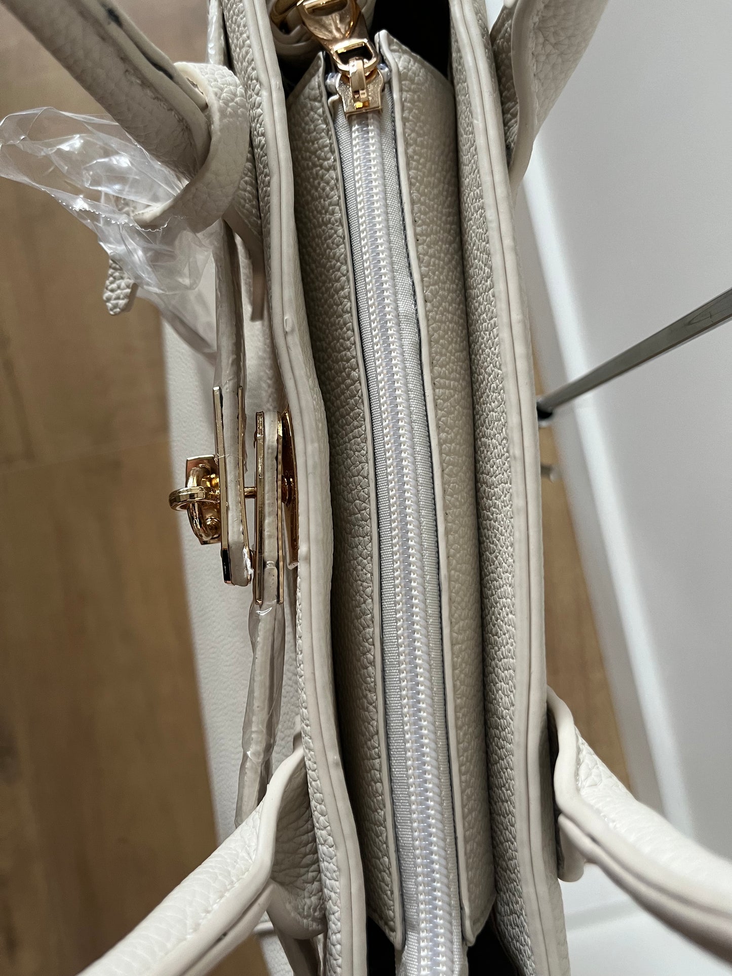 Schoudertas met slotje - Offwhite