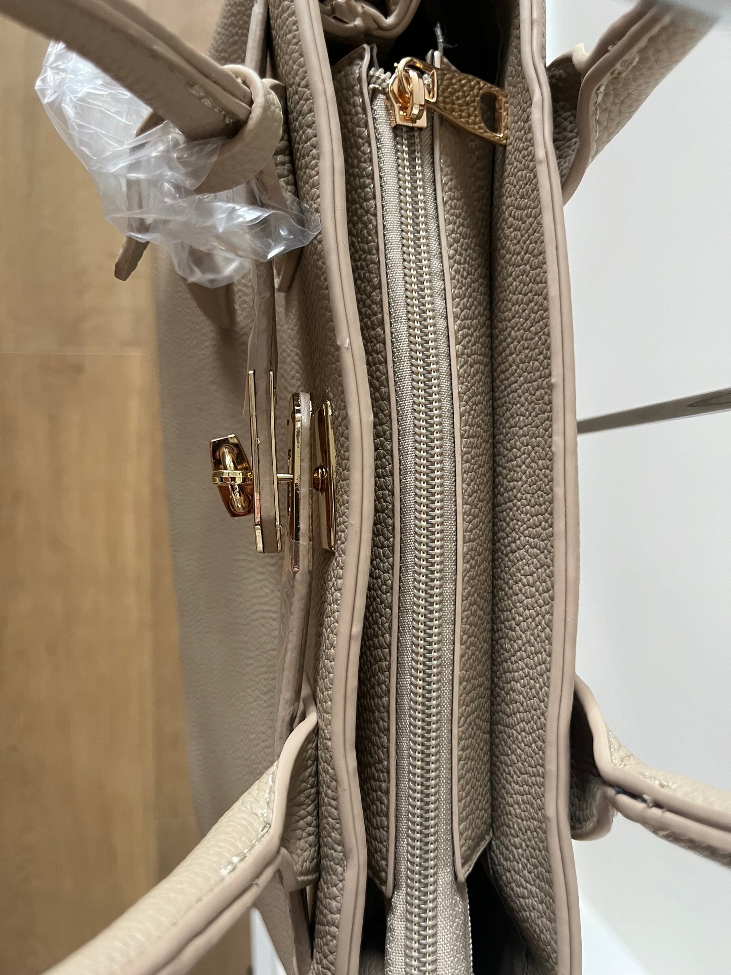 Schoudertas met slotje - Beige