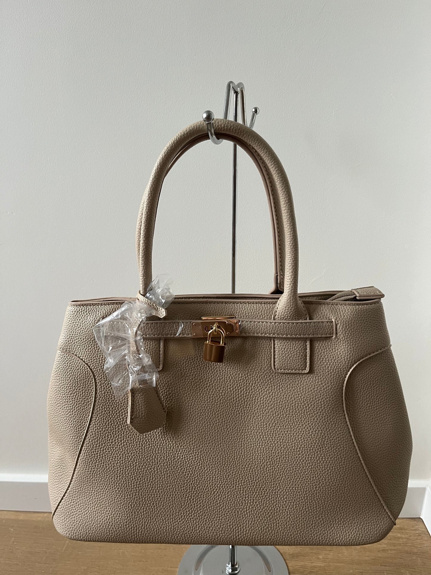 Schoudertas met slotje - Beige