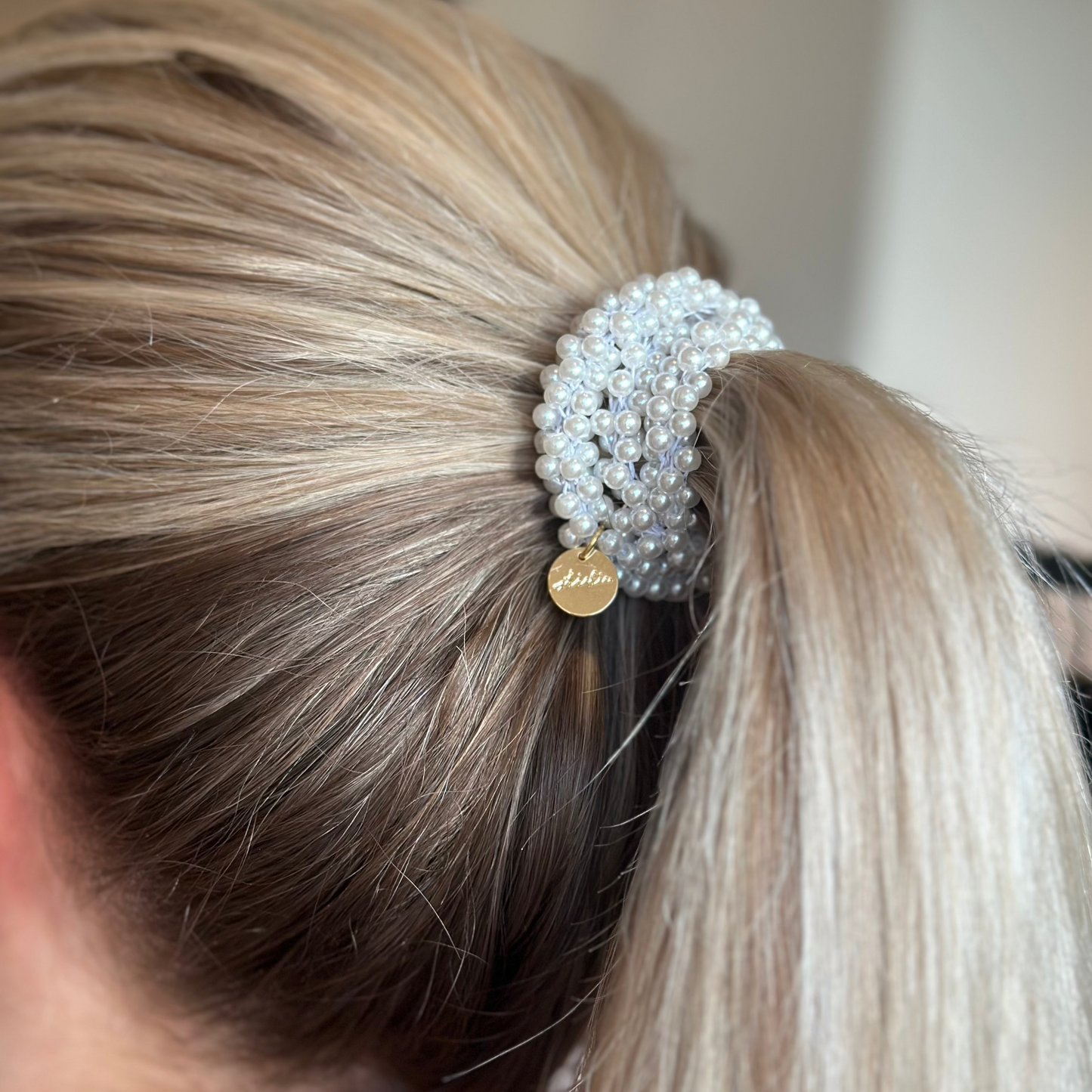 Stiekie - White Pearl